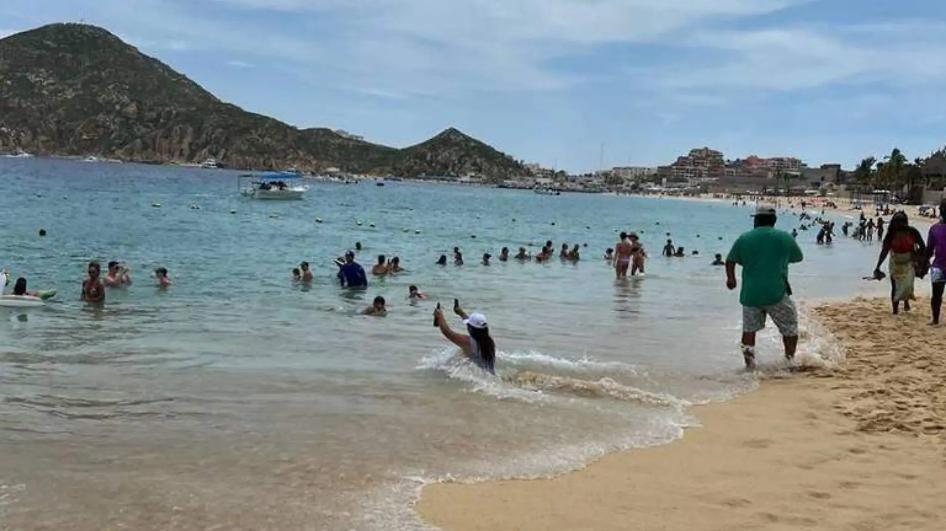 turistas en playa el Medano